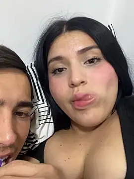 pareja curiosa19 online show from December 22, 2025, 3:58 am