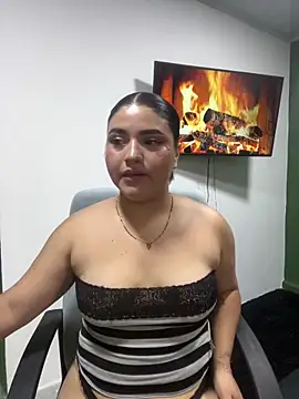 pareja curiosa19 online show from May 18, 2026, 10:26 pm