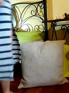 emiliemilf online show from April 9, 2026, 2:55 am