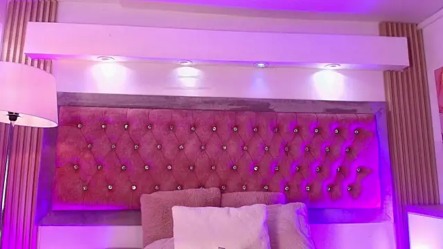 Andy Leex online show from April 22, 2026, 8:21 pm