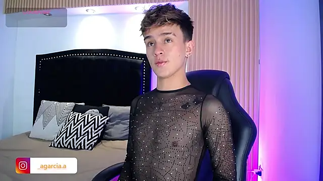 LiamWildx20 online show from April 21, 2026, 4:30 am