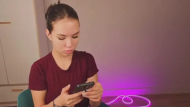 EmiliaDroll online show from October 27, 2025, 4:16 am