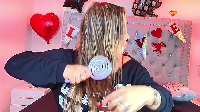 Snapshot of Lia_adamsss chatting on February 17, 2026, 3:25 am Lia adamsss online show from February 17, 2026, 3:25 am