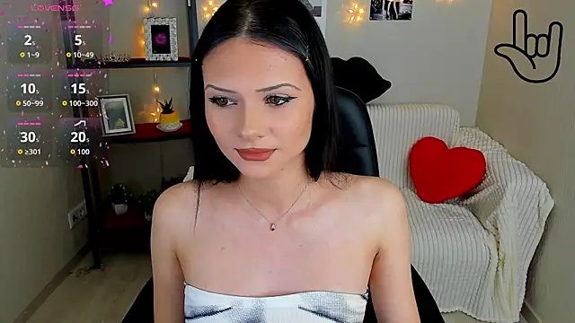 Kitti   online show from November 5, 2025, 1:38 am