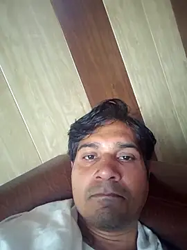 Snapshot of johnny8731 chatting on May 17, 2026, 4:10 am johnny8731 online show from May 17, 2026, 4:10 am