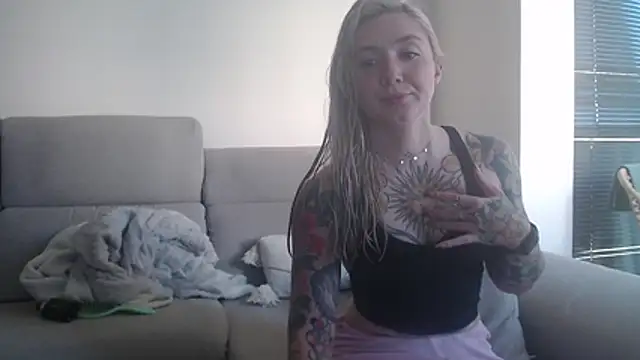 tattoobbgirl online show from November 4, 2025, 1:32 pm