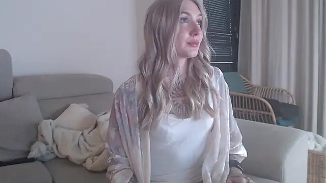 tattoobbgirl online show from November 25, 2025, 4:40 pm