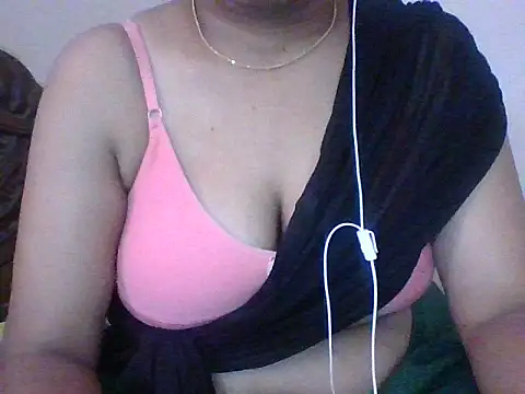 Snapshot of snehashreyatamil chatting on October 3, 2025, 7:49 am snehashreyatamil online show from October 3, 2025, 7:49 am