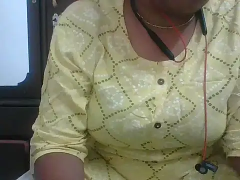 Snapshot of snehashreyatamil chatting on March 13, 2026, 8:21 am snehashreyatamil online show from March 13, 2026, 8:21 am