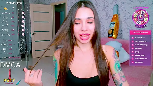 vinkiepinkie online show from September 28, 2025, 4:56 pm