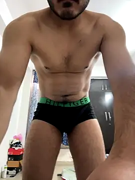 Guccilonda17 online show from November 30, 2025, 7:56 am