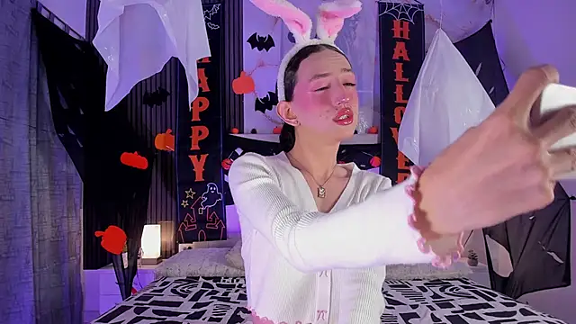 peachandtyron  online show from October 18, 2025, 3:42 am