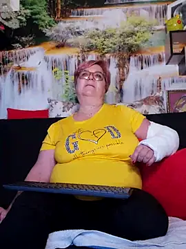 QueenPammy1 online show from March 9, 2025, 4:11 pm