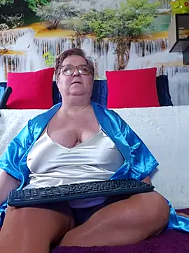 QueenPammy1 online show from November 17, 2025, 7:03 am