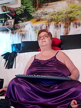 QueenPammy1 online show from April 8, 2026, 5:40 am