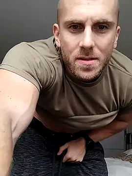 Snapshot of trainwithme chatting on October 17, 2025, 7:55 am trainwithme online show from October 17, 2025, 7:55 am