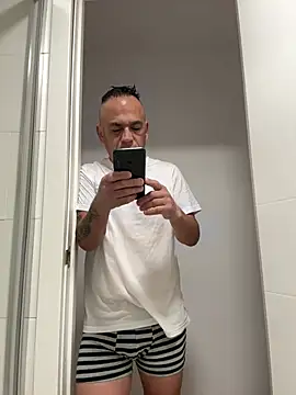 mateocali25 online show from May 16, 2026, 12:59 pm