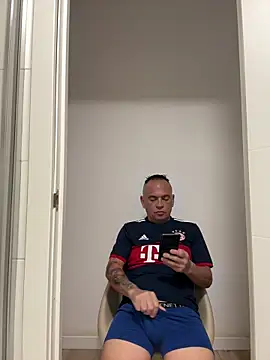 mateocali25 online show from May 18, 2026, 11:38 am