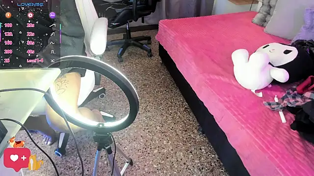 cherryboom23 online show from April 12, 2026, 6:02 pm