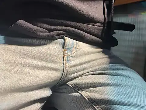 Snapshot of Max_965 chatting on November 15, 2025, 6:48 pm Max 965 online show from November 15, 2025, 6:48 pm