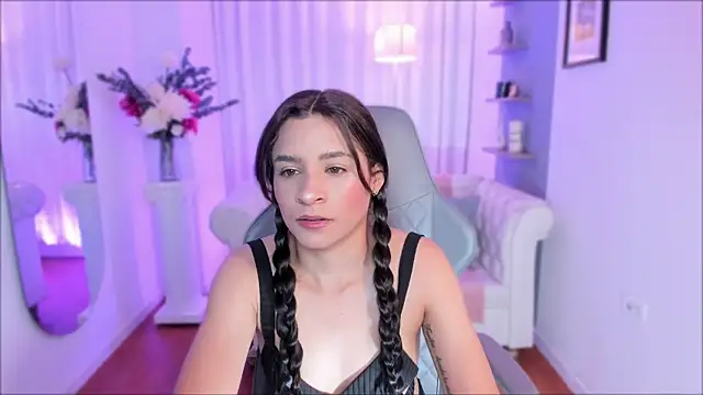hanna mils online show from May 1, 2026, 11:48 am