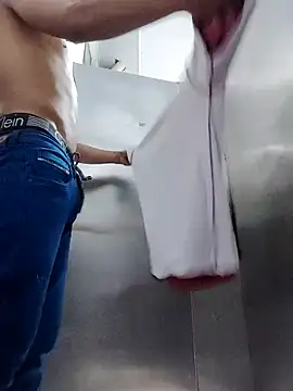 Pichoneterno online show from February 19, 2026, 11:23 pm