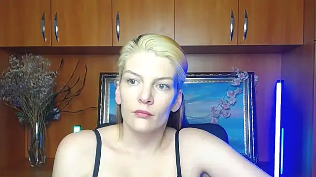 VanessaRey  online show from April 9, 2026, 4:45 pm