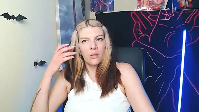 VanessaRey  online show from June 3, 2026, 7:00 am