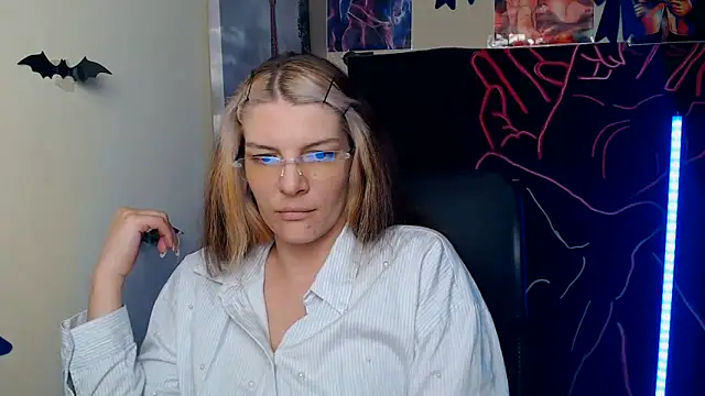 VanessaRey  online show from June 4, 2026, 7:03 am