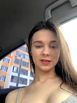 Snapshot of MilaBee chatting on October 2, 2025, 8:43 am MilaBee online show from October 2, 2025, 8:43 am