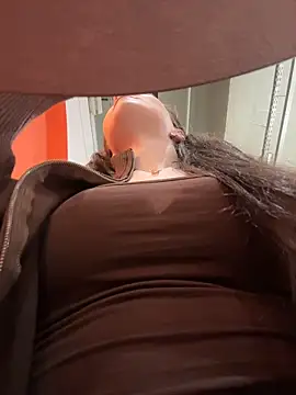 MilaBee online show from February 15, 2026, 11:19 am