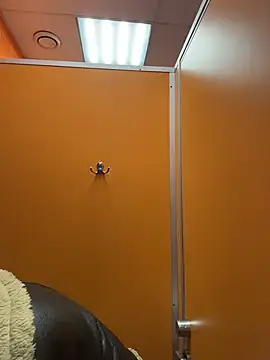 MilaBee online show from April 19, 2026, 11:31 am