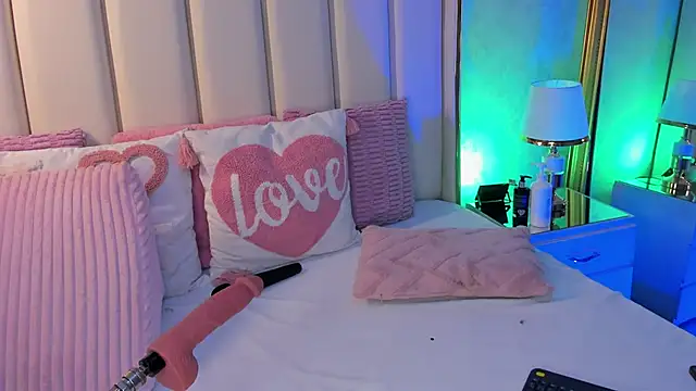 AriaJonnes  online show from February 13, 2026, 2:02 pm