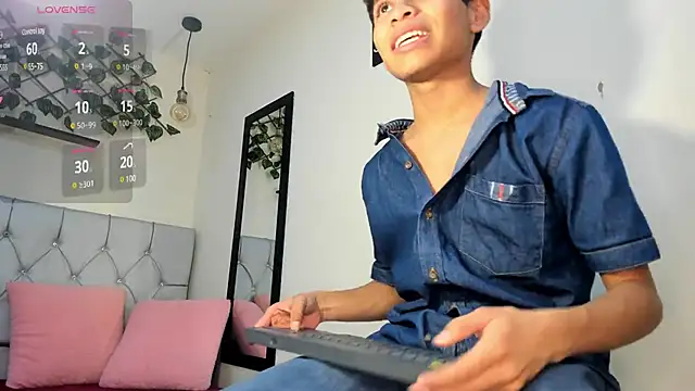 Snapshot of Ethan_Westt chatting on March 22, 2025, 8:04 pm Ethan Westt online show from March 22, 2025, 8:04 pm