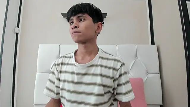 Snapshot of Ethan_Westt chatting on September 22, 2025, 8:55 pm Ethan Westt online show from September 22, 2025, 8:55 pm