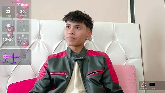 Snapshot of Ethan_Westt chatting on October 28, 2025, 8:44 pm Ethan Westt online show from October 28, 2025, 8:44 pm