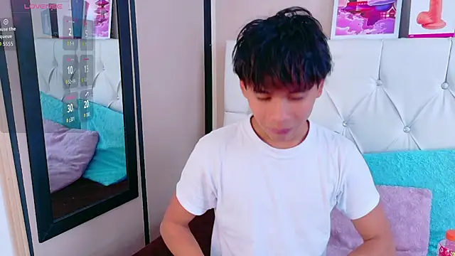 Snapshot of Ethan_Westt chatting on June 1, 2026, 8:43 pm Ethan Westt online show from June 1, 2026, 8:43 pm