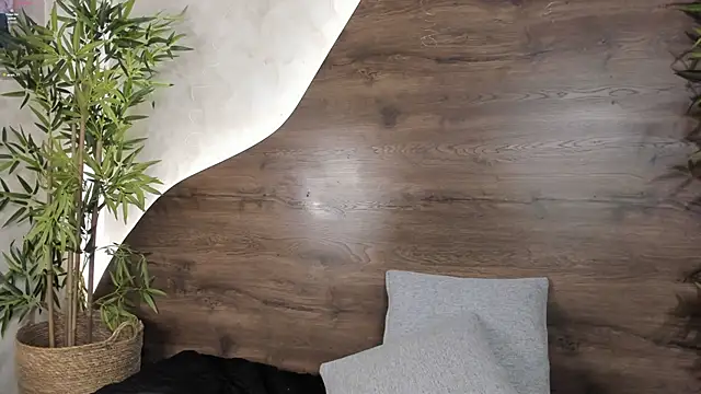 mia lacy  online show from November 20, 2025, 7:46 pm