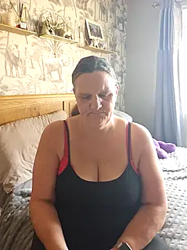 MissQueenBeex online show from September 30, 2025, 1:38 pm