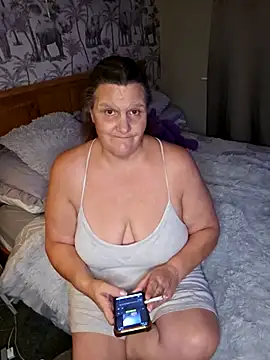 MissQueenBeex online show from October 13, 2025, 7:58 pm