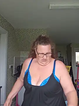 MissQueenBeex online show from May 21, 2026, 9:49 am