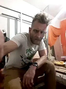 Snapshot of Tomassasdss chatting on October 12, 2025, 4:11 am Tomassasdss online show from October 12, 2025, 4:11 am