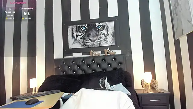 dirtyplayluna online show from October 12, 2025, 3:11 pm