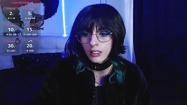 goth minerva online show from September 17, 2025, 1:46 pm