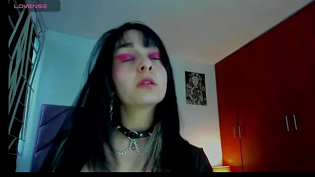 KARINNA  RAVEN online show from May 23, 2026, 10:03 pm