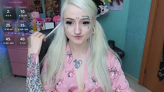 Snapshot of Manuela_unicorn chatting on June 17, 2026, 9:05 pm Manuela unicorn online show from June 17, 2026, 9:05 pm