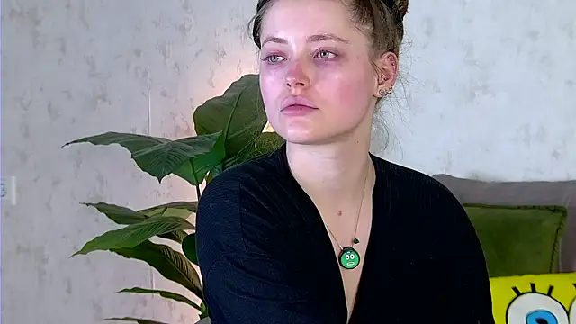 AshleyD  online show from December 4, 2025, 2:10 am