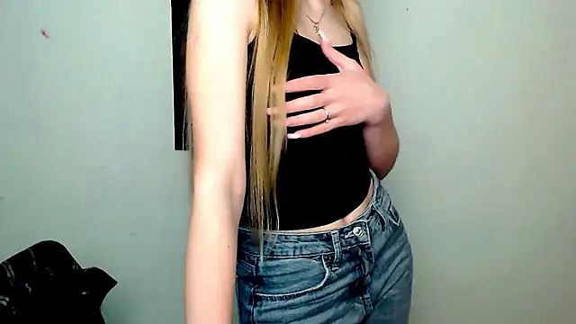 Snapshot of Doll_Angelina chatting on May 20, 2026, 6:08 am Doll Angelina online show from May 20, 2026, 6:08 am
