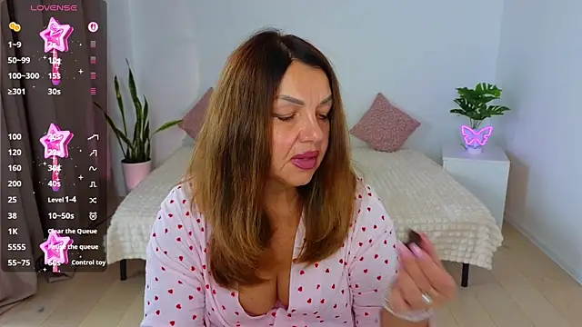 Snapshot of Nika_Light chatting on October 1, 2025, 10:32 am Nika Light online show from October 1, 2025, 10:32 am