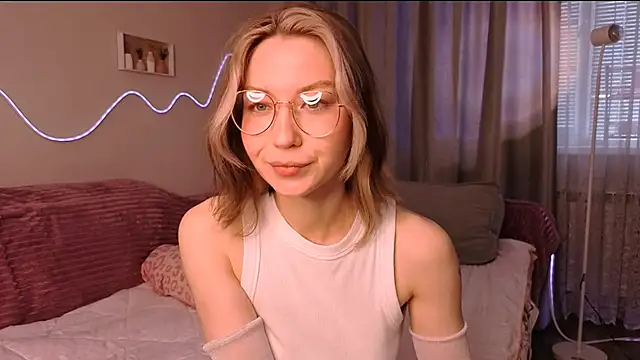 Lilo Sims online show from September 9, 2025, 4:45 am